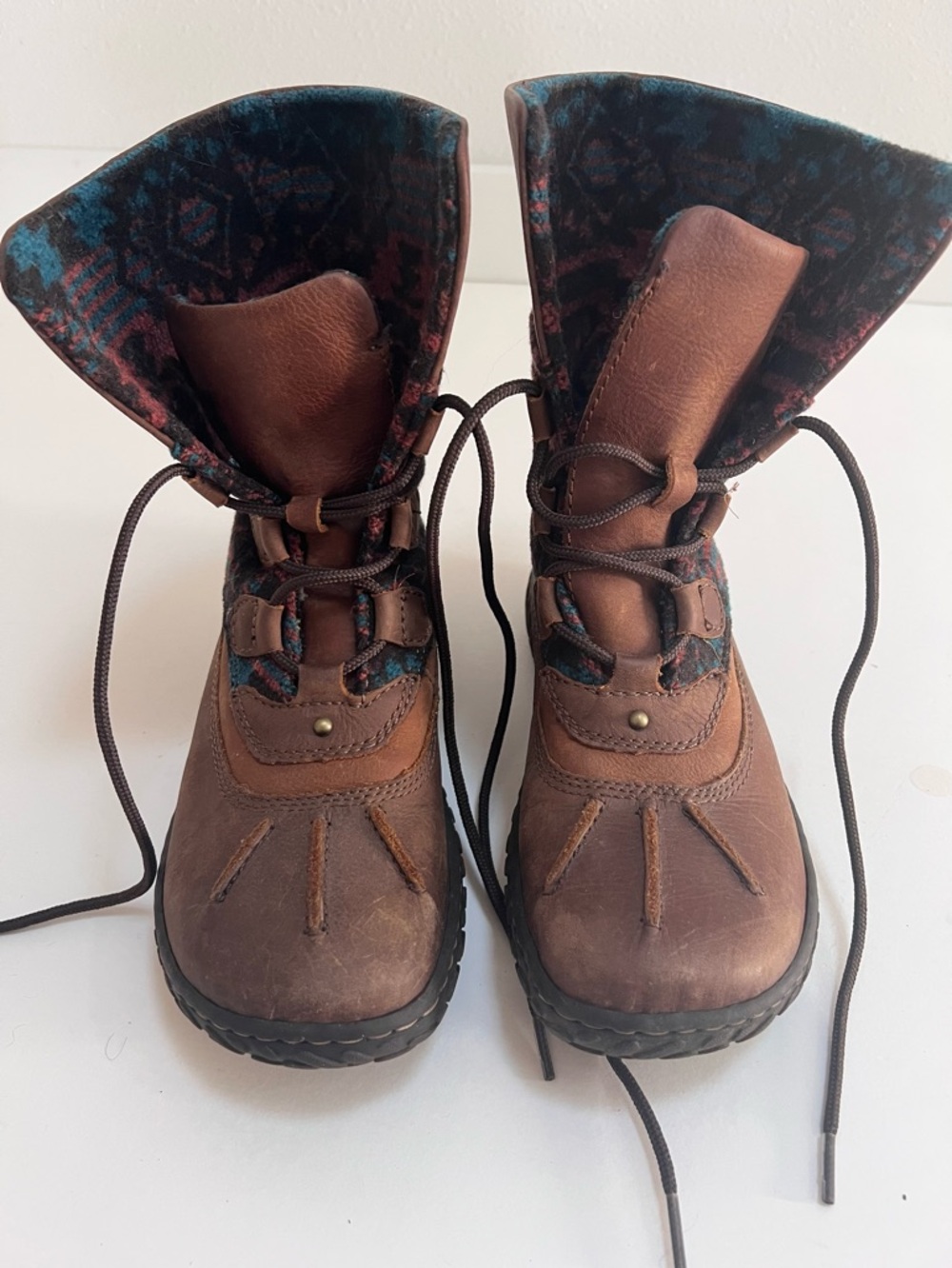 Born Winter Boots - Picture 3 of 16